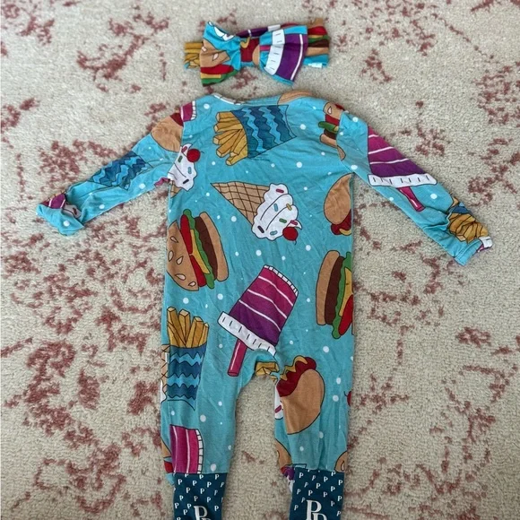 Posh peanut fast food print bamboo footies and matching bow - Picture 6 of 6